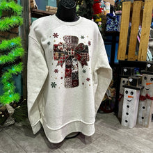 Load image into Gallery viewer, Patchwork Christmas Cross Crewneck

