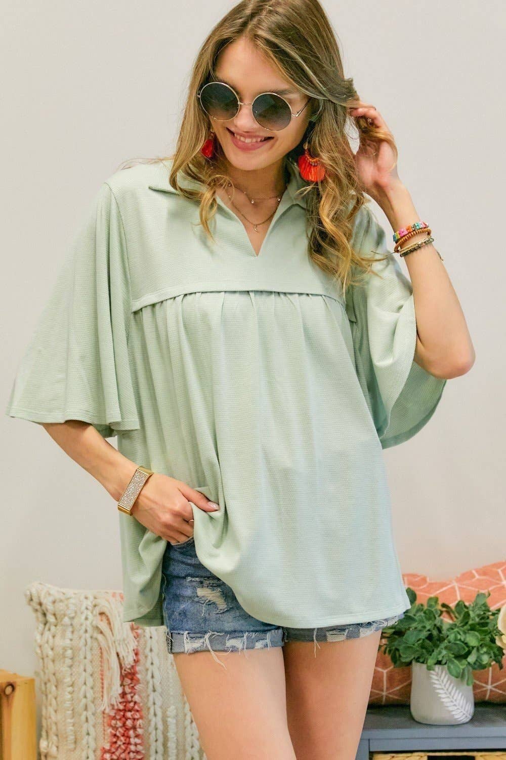 SOLID COLLARED TOP